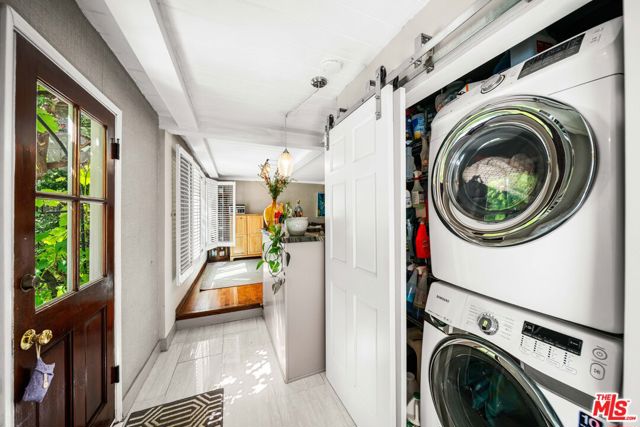 4963 Haskell Avenue, Encino CA: https://media.crmls.org/mediaz/01faae5b-0499-4b8a-a2ae-2cc2bb221509.jpg