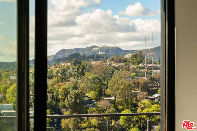 1615 Sargent Place, Los Angeles CA: https://media.crmls.org/mediaz/01fad22b-9727-435b-a0b1-d7492ec29929.jpg
