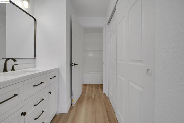 835 Villa Ter, Brentwood CA: https://media.crmls.org/mediaz/01faf0f2-4f75-4f3f-a753-1e2e59eeb72a.jpg