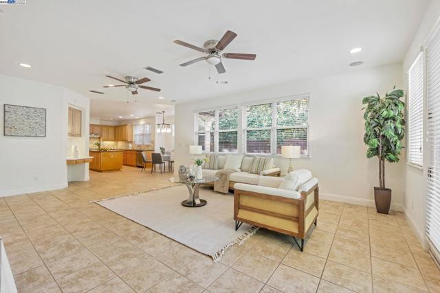 135 Cara Ct, Walnut Creek CA: https://media.crmls.org/mediaz/01fafb91-9010-4e41-989b-c74b0323b21b.jpg