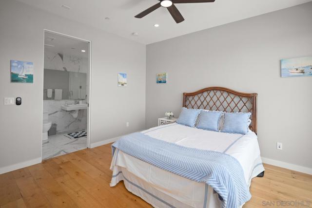 1014 5th St, Coronado CA: https://media.crmls.org/mediaz/01fb7a18-0684-4e05-a61d-378315dfda6d.jpg