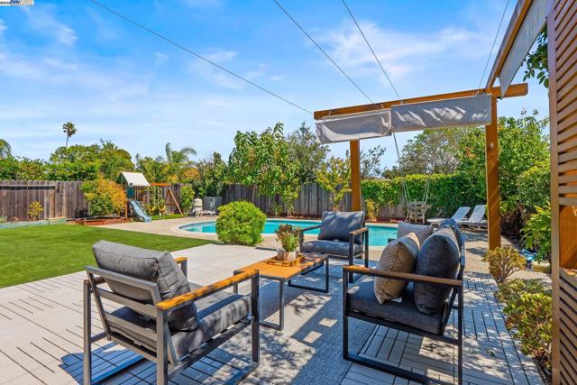 7574 Birkdale Dr, Newark CA: https://media.crmls.org/mediaz/01fbc368-35eb-4f6e-9738-41cddcc824ca.jpg