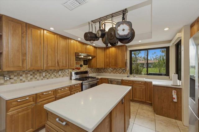 2385 Silver Oak Circle, Palm Springs CA: https://media.crmls.org/mediaz/01fbc97b-41a0-48d4-972b-ad82110b2381.jpg