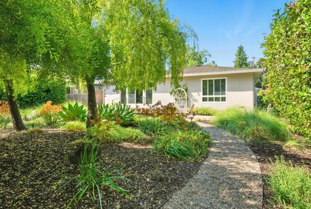 263 W Oakwood Boulevard, Redwood City CA: https://media.crmls.org/mediaz/01fc30a2-db6f-41cd-871a-ba2ee66679a0.jpg