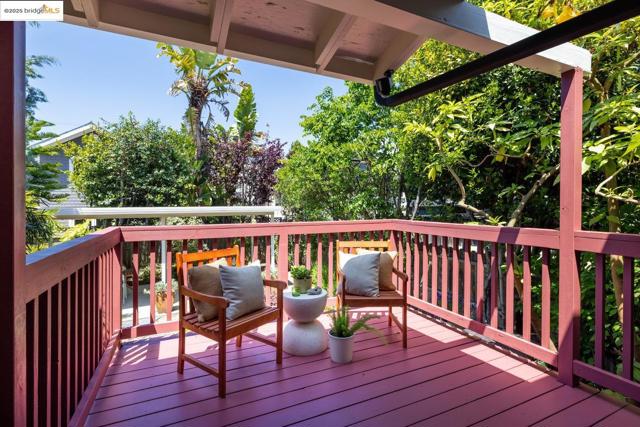 824 Arlington Avenue, Oakland CA: https://media.crmls.org/mediaz/01fc73dc-55f4-4919-a72c-048ba6136660.jpg