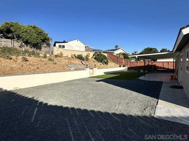 7684 Meadowbrook Ct, San Diego CA: https://media.crmls.org/mediaz/01fccf39-49bc-4b05-86e8-52b5a23bca00.jpg