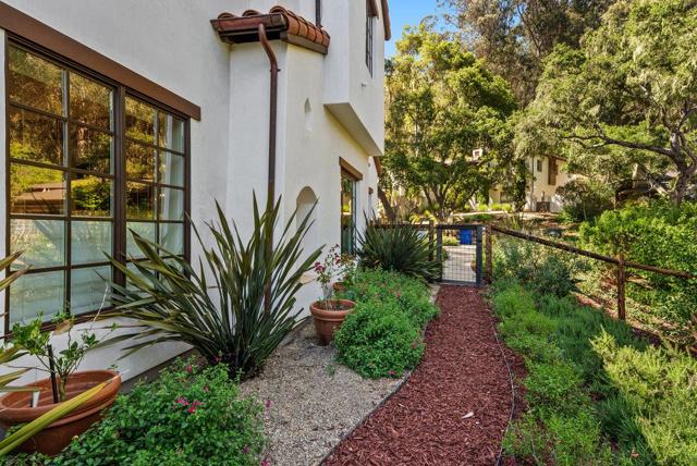 105 Zanzibar Drive, Aptos CA: https://media.crmls.org/mediaz/01fd0a60-8985-4311-9e6c-e0b06e5be918.jpg