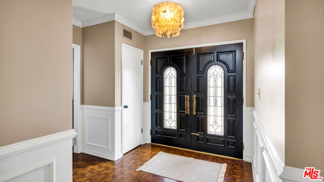 4559 Morella Avenue, Valley Village CA: https://media.crmls.org/mediaz/01fd7611-b616-4e7c-9498-273bd821b21a.jpg