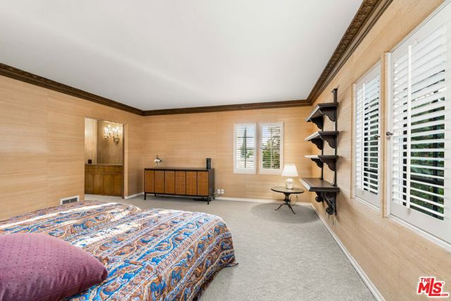 191 S Hudson Avenue, Los Angeles CA: https://media.crmls.org/mediaz/01fdd2d0-fc63-4c39-9ae1-3de4aa27eace.jpg
