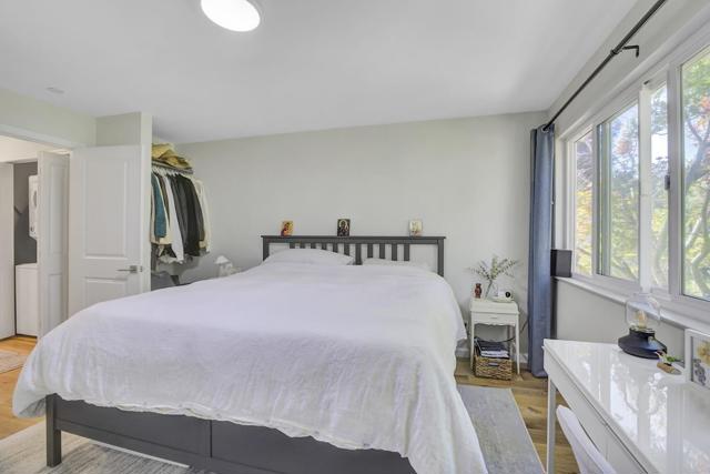 667 Cuesta Drive, Los Altos CA: https://media.crmls.org/mediaz/01fe6dea-96f5-43be-b14f-ef433cb8384b.jpg