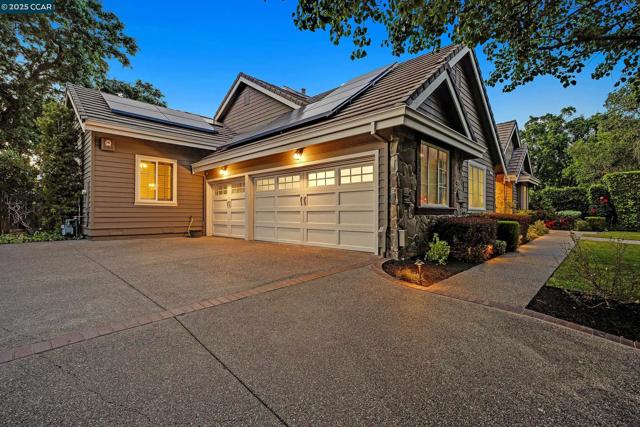 10 Woodside Dr, Danville CA: https://media.crmls.org/mediaz/01fec643-2547-4b96-938c-dd1de82c9b88.jpg