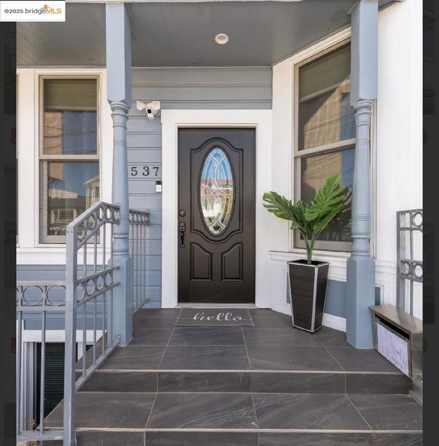 1537 Revere AVE, San Francisco CA: https://media.crmls.org/mediaz/01ff2c03-4449-40ee-99eb-31421560b521.jpg