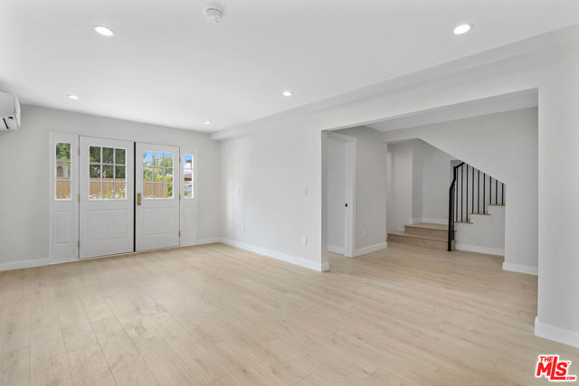 2336 Loma Vista Place, Los Angeles CA: https://media.crmls.org/mediaz/01ffbde8-b37b-4ecc-9b3f-b68b4fb7c36c.jpg