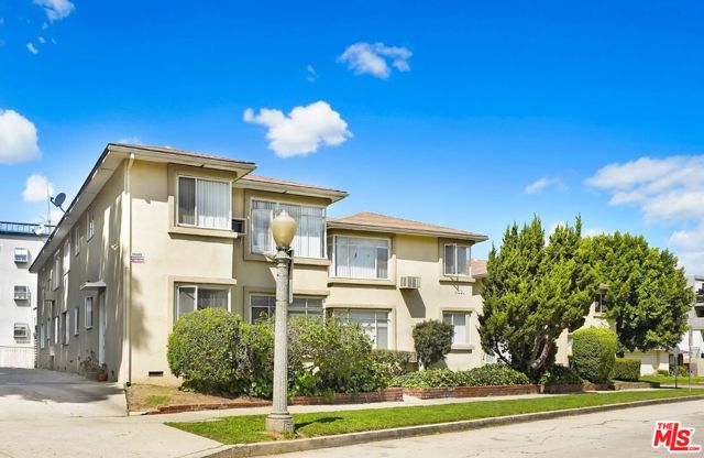 4321 Saugus Avenue, Sherman Oaks CA: https://media.crmls.org/mediaz/0200cd69-0f81-4886-b836-8bd6510c2c59.jpg