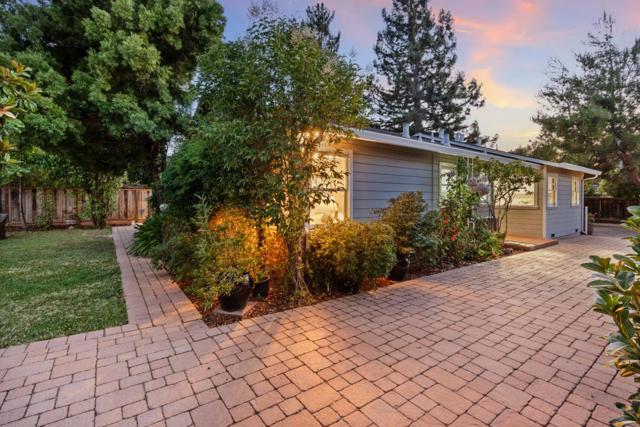332 Camino Al Lago, Menlo Park CA: https://media.crmls.org/mediaz/02012e41-ac76-4009-8230-4e96fad98b41.jpg