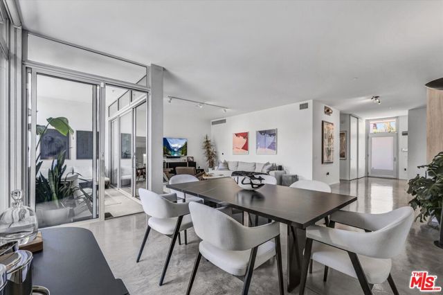 901 Hancock Avenue, West Hollywood CA: https://media.crmls.org/mediaz/02015ec1-cf17-4c3e-86ba-8a3fa7030edf.jpg