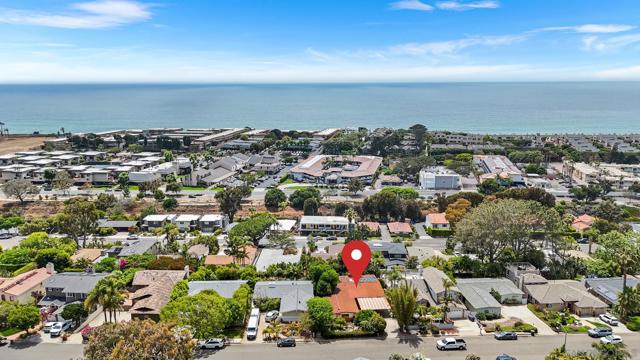 719 Marsolan Ave, Solana Beach CA: https://media.crmls.org/mediaz/0201b76b-d006-4acf-b6f4-a9f916555e24.jpg