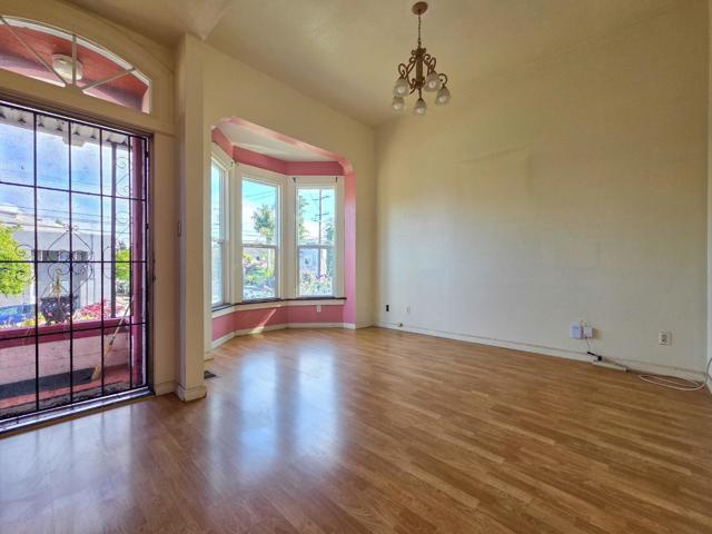 1170 59th Street, Emeryville CA: https://media.crmls.org/mediaz/020219c9-de0e-43ab-8f82-a59614139171.jpg