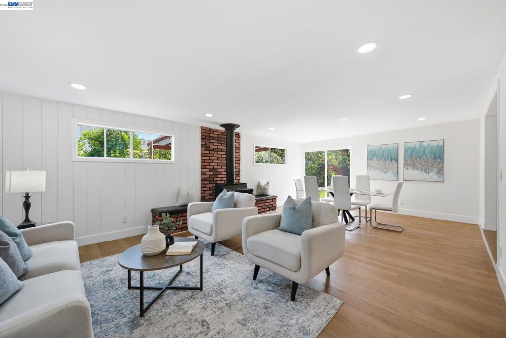 https://media.crmls.org/mediaz/02022707-00e5-4db4-8fd0-c2cb3b6983f6.jpg?preset=X-Large