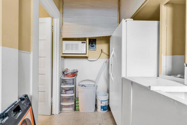 852 58th Street, Oakland CA: https://media.crmls.org/mediaz/02026de7-9814-4133-a02f-cfca91f0bbf6.jpg