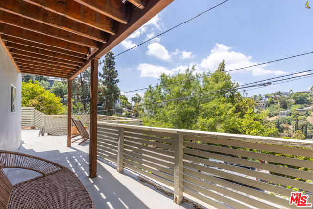 450 Rustic Drive, Los Angeles CA: https://media.crmls.org/mediaz/02028ee8-620d-473e-b106-a116b9da3d83.jpg