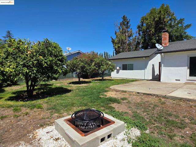 4990 Hames Dr, Concord CA: https://media.crmls.org/mediaz/02034d85-08ef-4e2e-a900-ac5869463309.jpg
