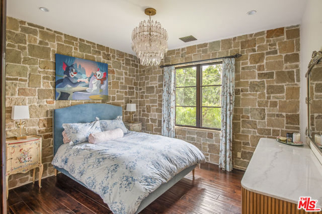 427 La Marina Drive, Camarillo CA: https://media.crmls.org/mediaz/0203d2d1-793e-4a1b-8399-4f025d35aa68.jpg