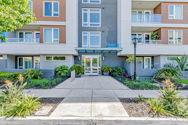 5951 Sunstone Drive, San Jose CA: https://media.crmls.org/mediaz/02047909-5400-4845-9621-686fad465426.jpg