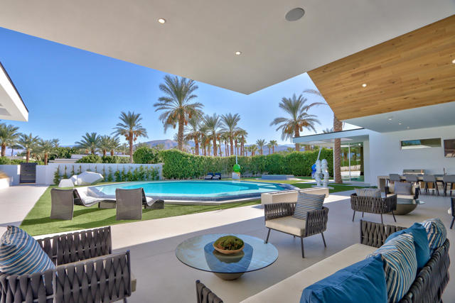 1 Makena Lane, Rancho Mirage CA: https://media.crmls.org/mediaz/0204807e-8079-4a35-bc53-51bc4f1c5d93.jpg
