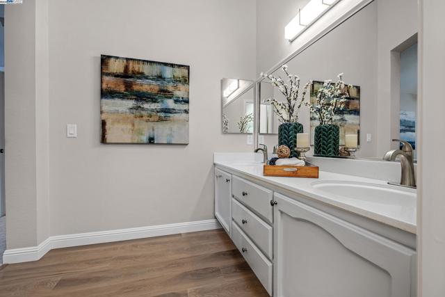 1410 Groth Cir, Pleasanton CA: https://media.crmls.org/mediaz/02049dd0-b89d-4293-8699-fd04295e4a07.jpg