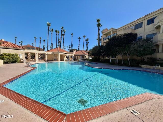 4249 Harbour Island Lane, Oxnard CA: https://media.crmls.org/mediaz/02053dea-0c71-486d-a46b-9abeb50f0dd1.jpg