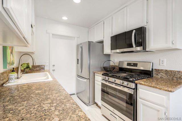 1415 17 Flag Ln, El Cajon CA: https://media.crmls.org/mediaz/0205cb3c-aec3-4834-9a44-b2ed14eecada.jpg