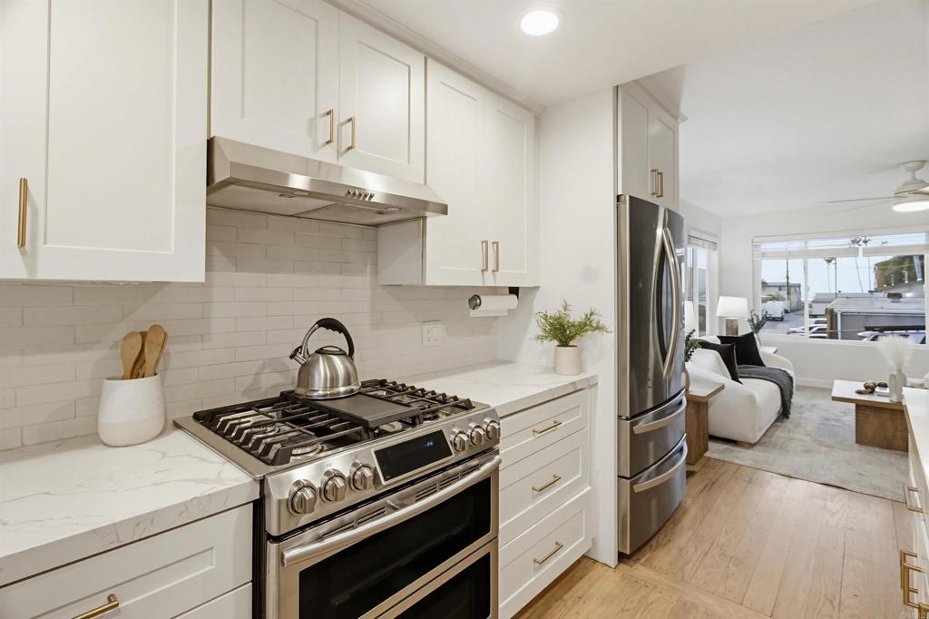 5027 Santa Monica Avenue - photo 7
