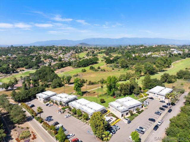 27725 Mountain Meadow Rd, Escondido CA: https://media.crmls.org/mediaz/0205f2e3-e2b4-42d0-b94d-a870ca0dc73b.jpg