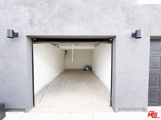 1340 1/2 2nd Avenue, Los Angeles CA: https://media.crmls.org/mediaz/0205fbbc-f559-4118-aebe-5654e863d4bd.jpg