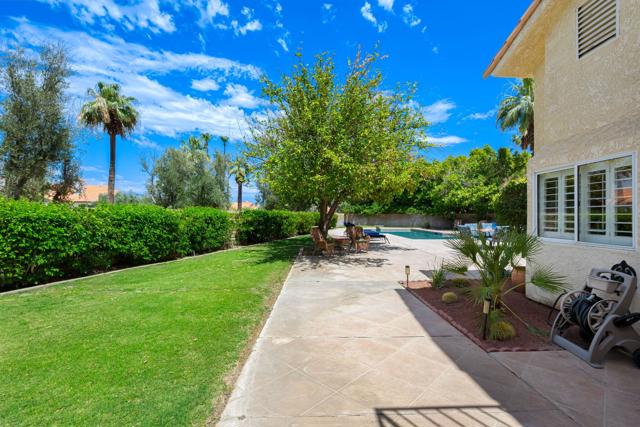 230 Augusta Drive, Palm Desert CA: https://media.crmls.org/mediaz/02069dba-97ae-4a1f-b435-fc8be80cd39d.jpg
