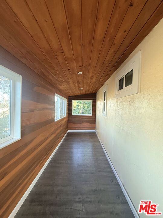 https://media.crmls.org/mediaz/0206b39f-79bb-4823-9d74-7b2bc04525b7.jpg?preset=X-Large