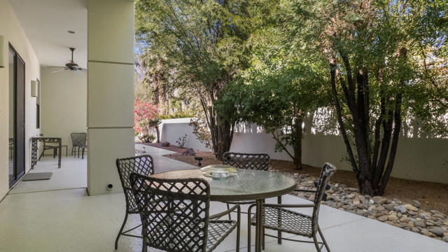 900 Dogwood Circle E, Palm Springs, CA 92264