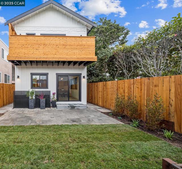 1126 Brighton Ave, Albany CA: https://media.crmls.org/mediaz/02070cc2-4cdf-49bd-a4a1-e213bb13a0eb.jpg