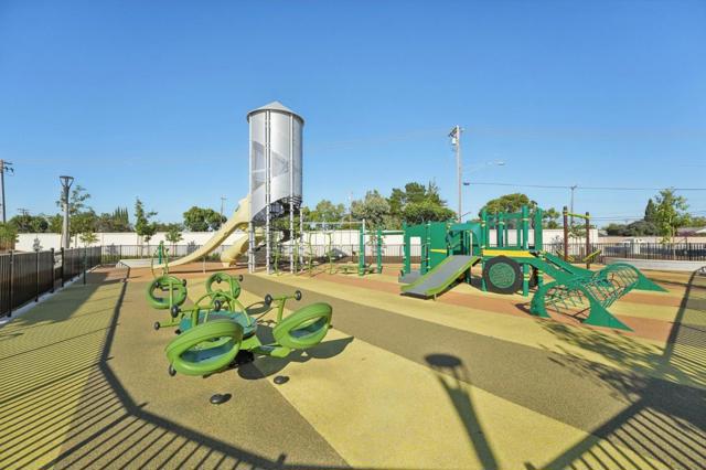 709 Vinemaple Terrace, Sunnyvale CA: https://media.crmls.org/mediaz/02078e16-051c-472f-9ade-d4bf97bf6449.jpg