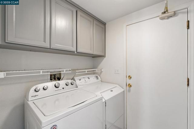 30300 Meridien Cir, Union City CA: https://media.crmls.org/mediaz/0207edf8-0199-4218-b5e4-73585365025b.jpg