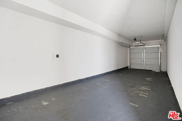 1724 Menlo Avenue, Los Angeles CA: https://media.crmls.org/mediaz/0208c01b-339d-463c-91b3-2aed2aec786d.jpg