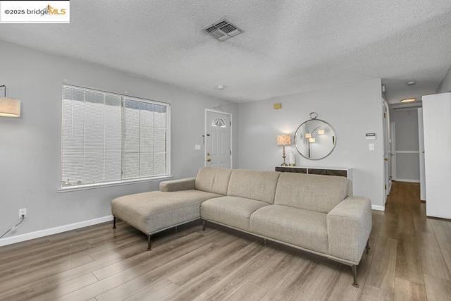 16059 Bizzibe St, Lathrop CA: https://media.crmls.org/mediaz/0208fb1b-3517-463b-bdf6-912983245d80.jpg