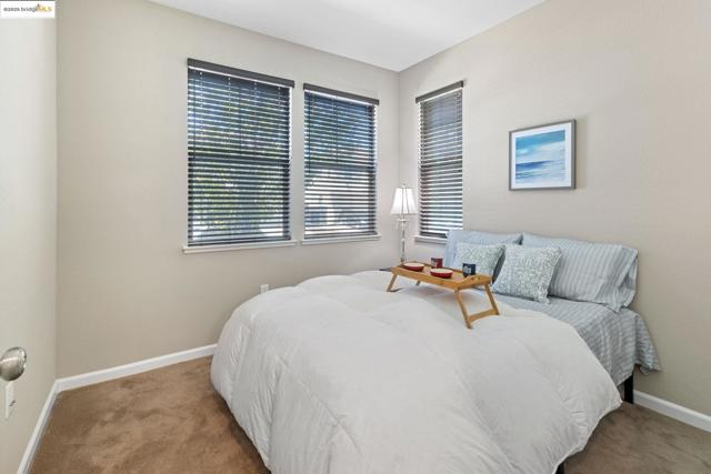 2218 Toscana Dr, Pittsburg CA: https://media.crmls.org/mediaz/0208fde8-fde3-46b9-822f-6579fb718f07.jpg