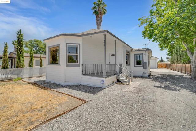3208 Hosie Ave, Byron CA: https://media.crmls.org/mediaz/02090650-0d0f-4574-8410-0dd5e2374eca.jpg