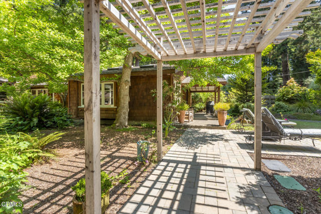 32450 32450 Simpson Lane, Fort Bragg CA: https://media.crmls.org/mediaz/020a9aed-86ad-41cb-a0a5-c6e13f02b30a.jpg