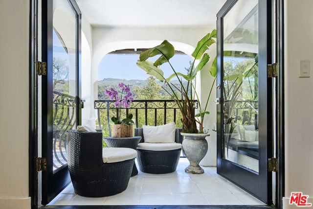 2266 Cold Canyon Road, Calabasas CA: https://media.crmls.org/mediaz/020af434-8f42-4c9e-911f-a84fb43374d7.jpg
