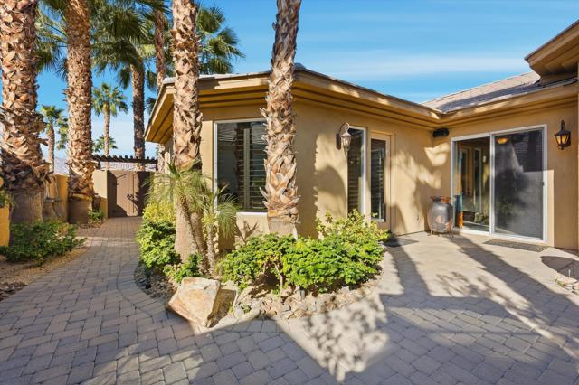 51518 Via Sorrento, La Quinta CA: https://media.crmls.org/mediaz/020b2340-f5c5-4240-a72f-4e97d08aacda.jpg