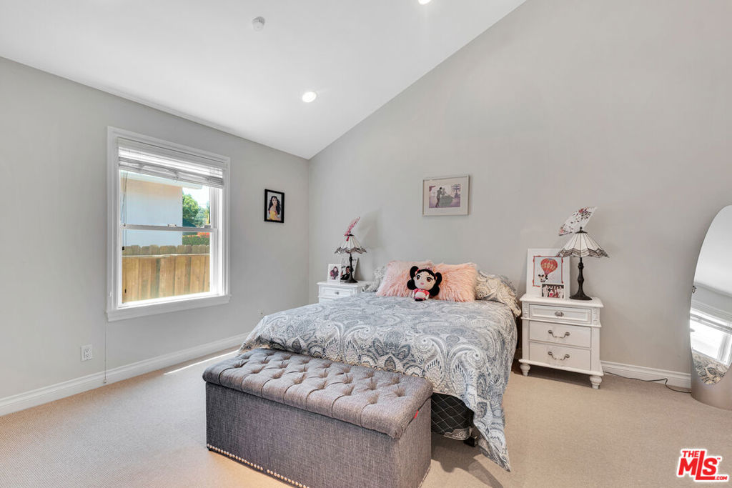 3733 Willowcrest AvenueStudio City img 38