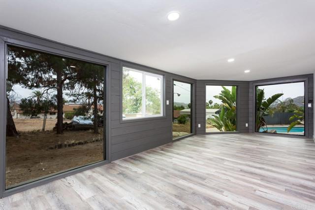 12049 Coping Place, Lakeside CA: https://media.crmls.org/mediaz/020bf26d-289a-4700-8374-748618e16234.jpg